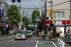 写真(西武線の踏切:鷺宮駅前)